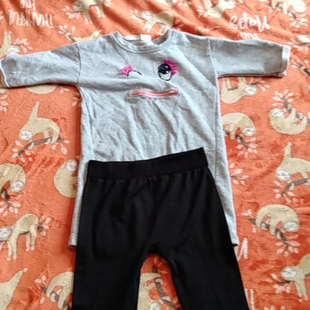Clothes - Picture 4 of 4